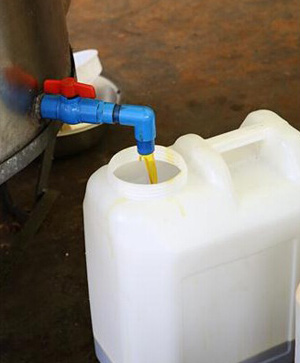 榨油機使用現(xiàn)場